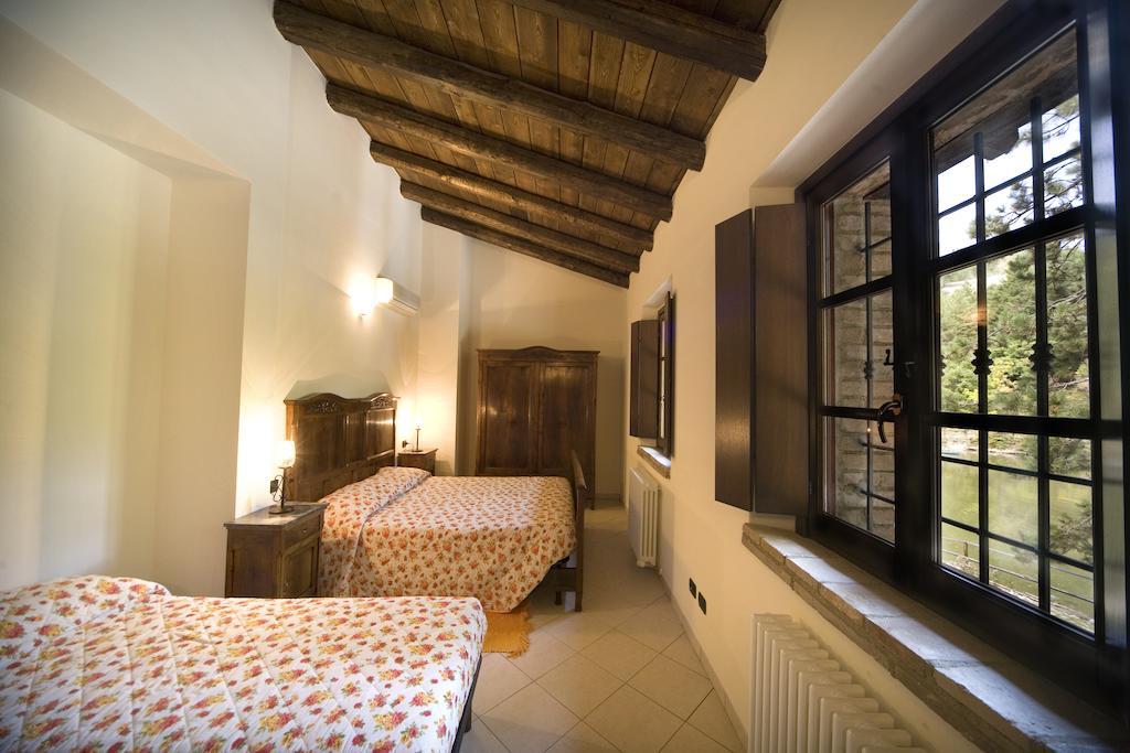 Parco Matildico Di Montalto Hotel Cadelbosco di Sopra Værelse billede
